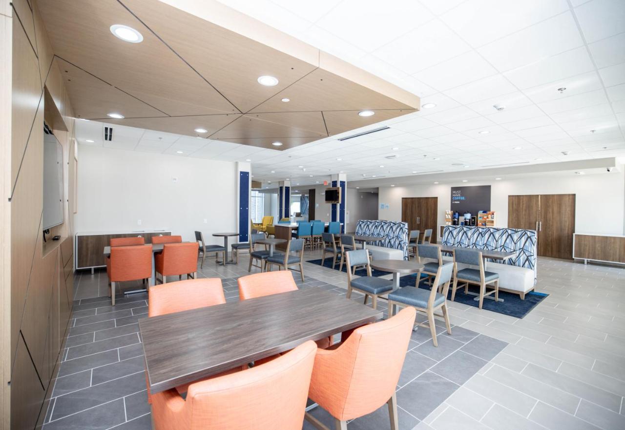 Holiday Inn Express & Suites Tampa Stadium - Airport Area By Ihg 外观 照片