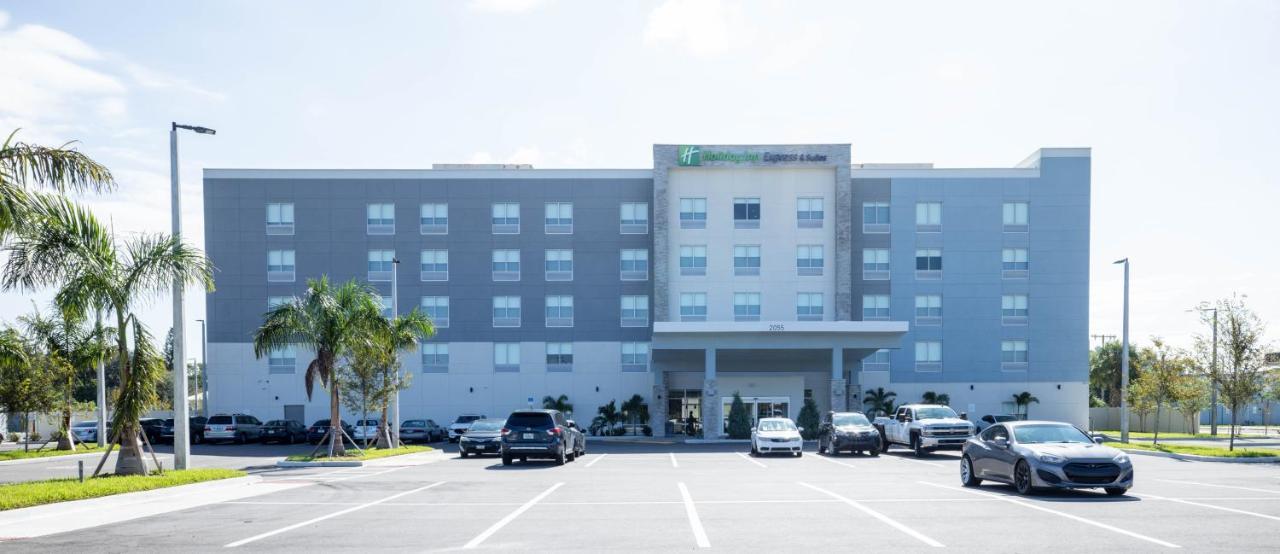Holiday Inn Express & Suites Tampa Stadium - Airport Area By Ihg 外观 照片