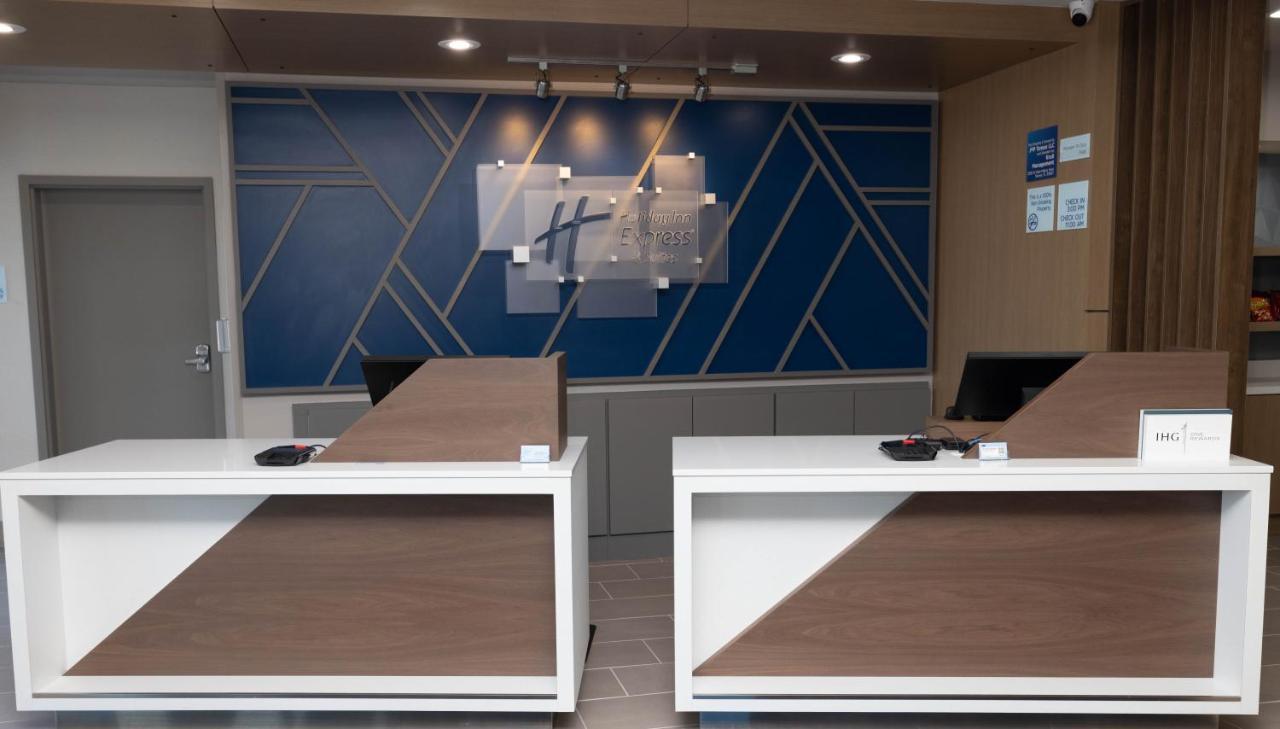 Holiday Inn Express & Suites Tampa Stadium - Airport Area By Ihg 外观 照片