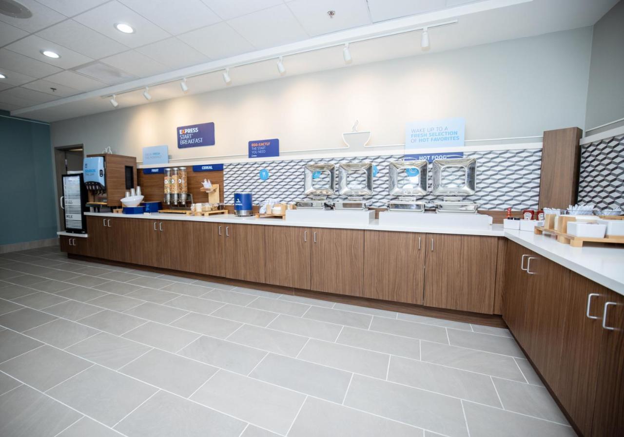 Holiday Inn Express & Suites Tampa Stadium - Airport Area By Ihg 外观 照片