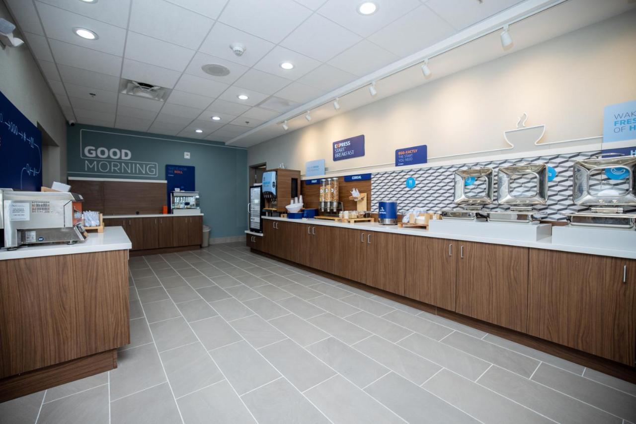 Holiday Inn Express & Suites Tampa Stadium - Airport Area By Ihg 外观 照片