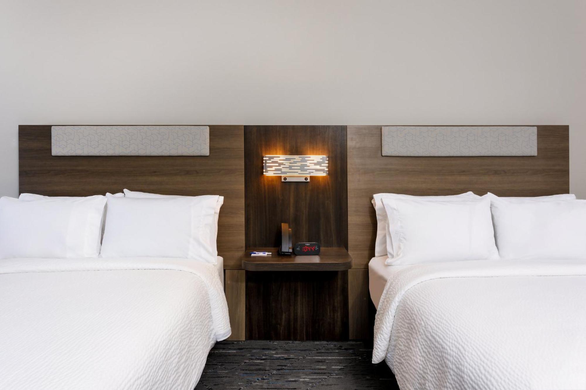 Holiday Inn Express & Suites Tampa Stadium - Airport Area By Ihg 外观 照片