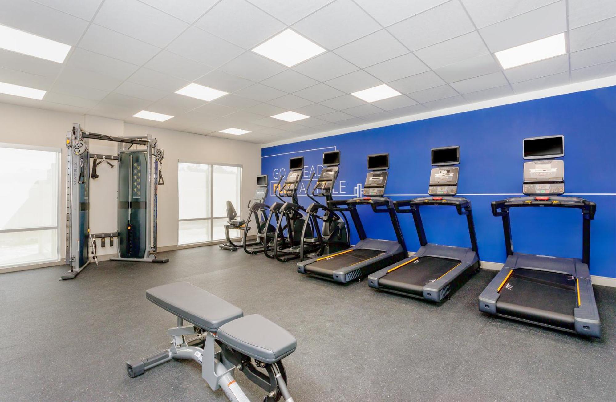 Holiday Inn Express & Suites Tampa Stadium - Airport Area By Ihg 外观 照片