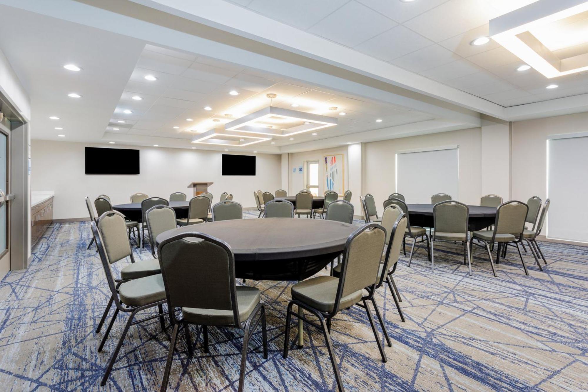 Holiday Inn Express & Suites Tampa Stadium - Airport Area By Ihg 外观 照片