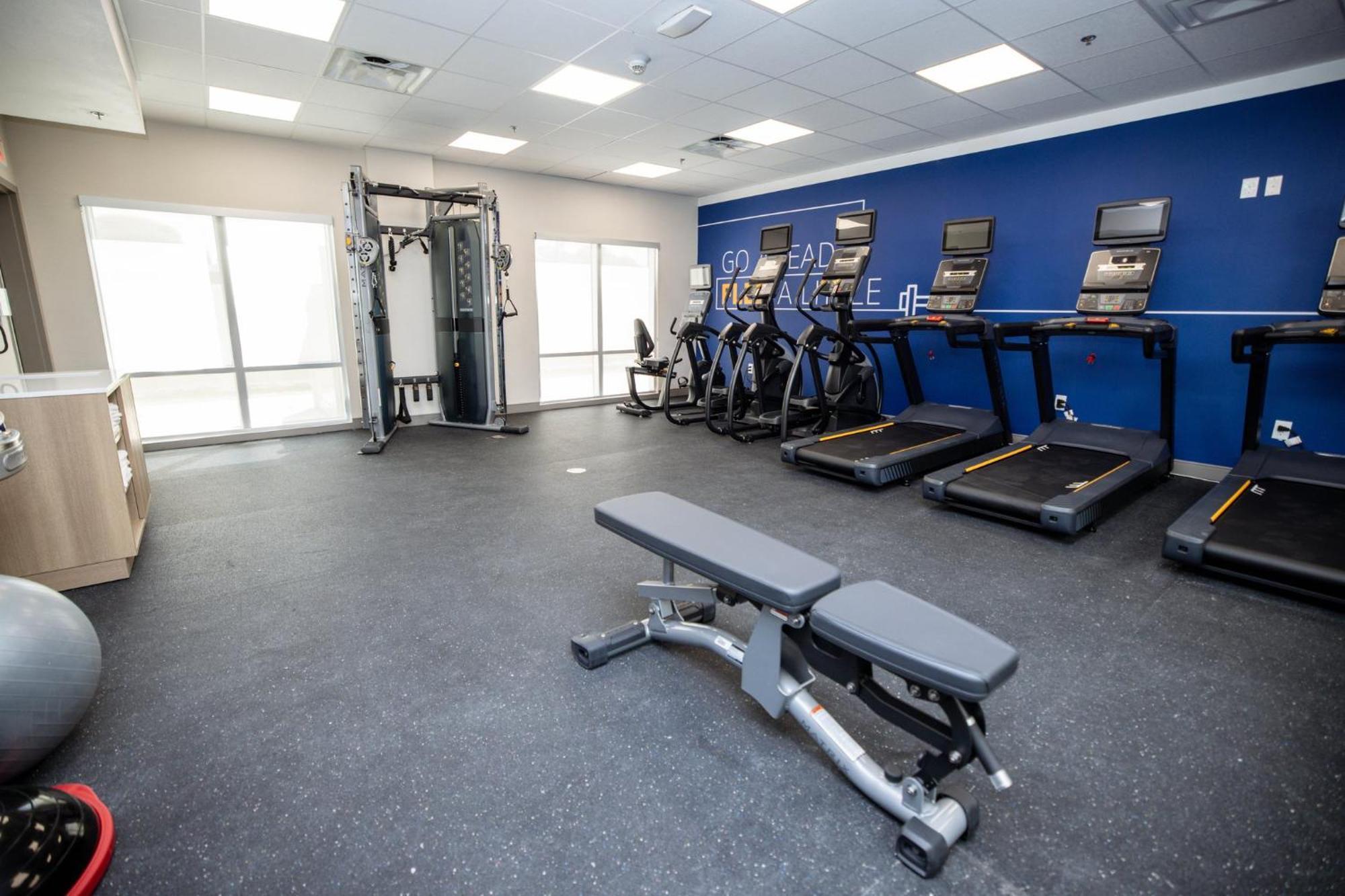 Holiday Inn Express & Suites Tampa Stadium - Airport Area By Ihg 外观 照片