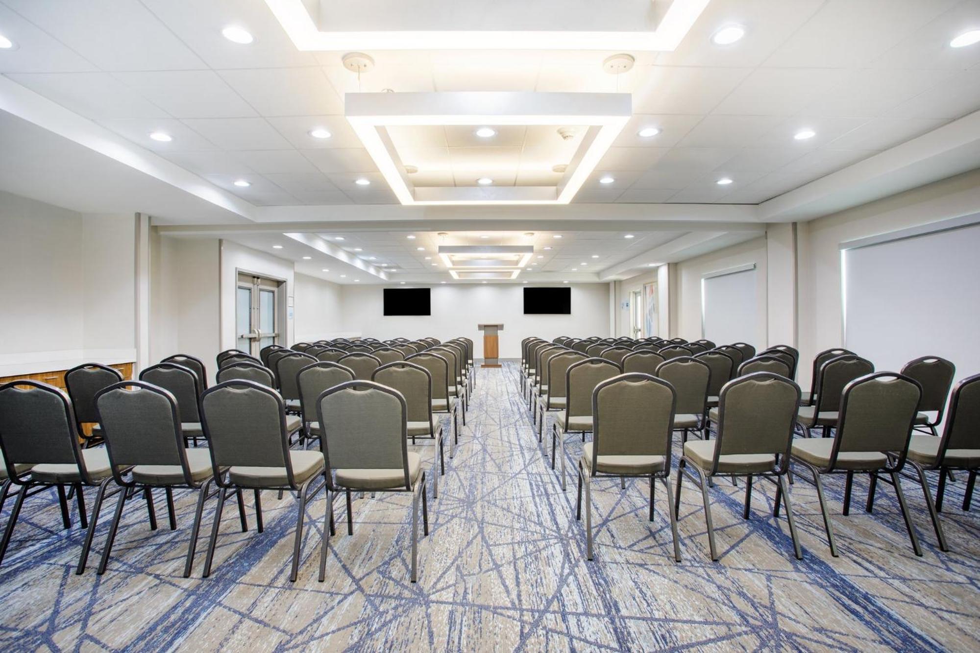 Holiday Inn Express & Suites Tampa Stadium - Airport Area By Ihg 外观 照片