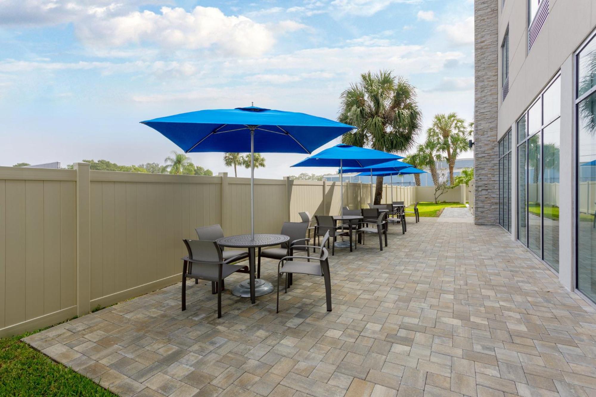 Holiday Inn Express & Suites Tampa Stadium - Airport Area By Ihg 外观 照片
